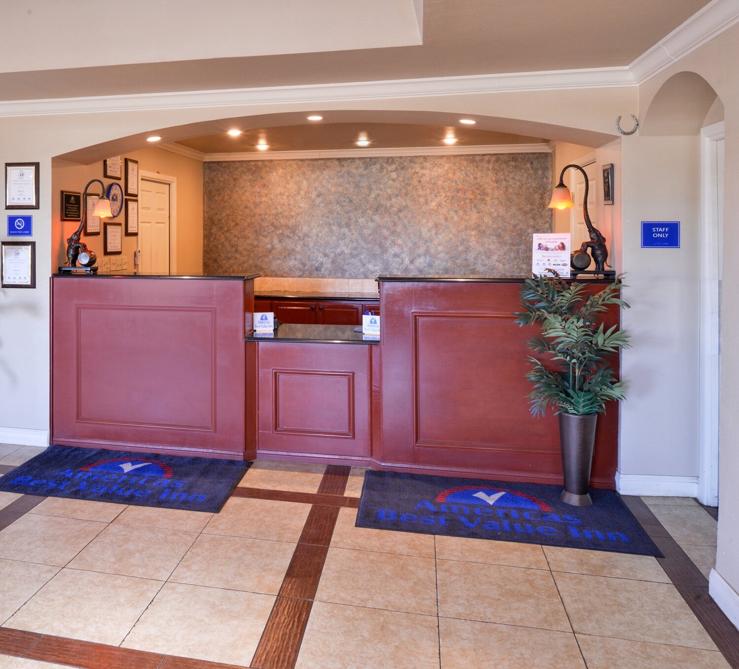 Фото Americas Best Value Inn Lubbock East