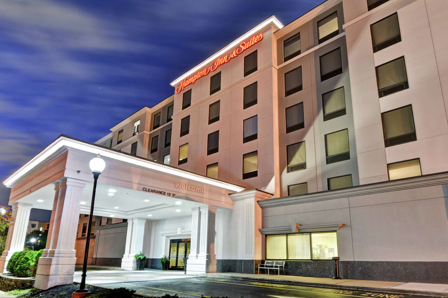 Фото Hampton Inn & Suites Newark-Harrison-Riverwalk