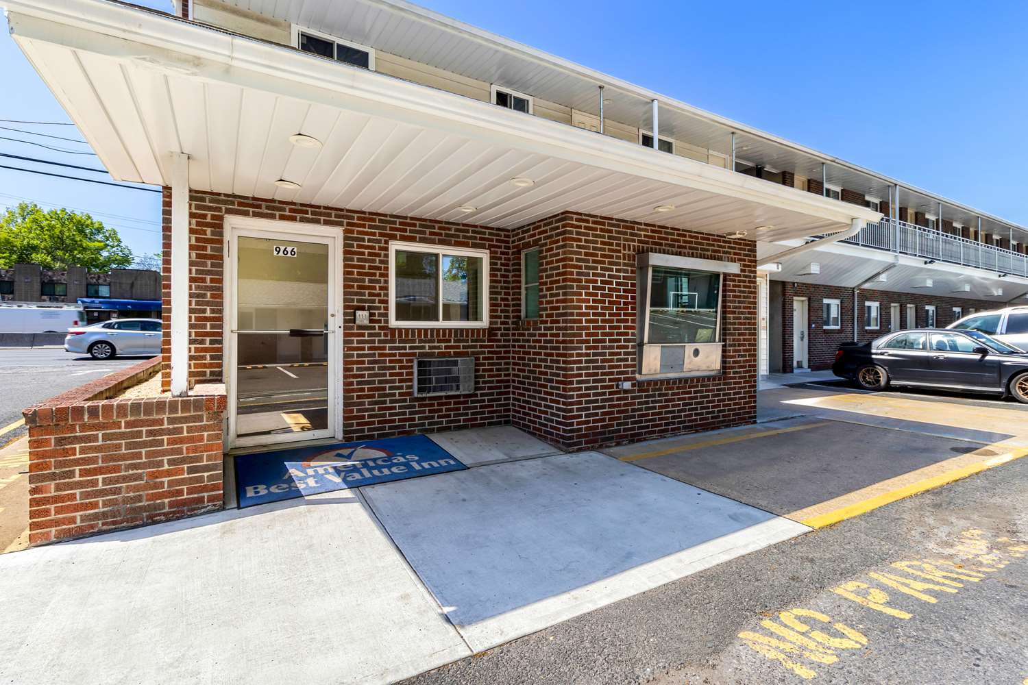 Фото Americas Best Value Inn Avenel Woodbridge