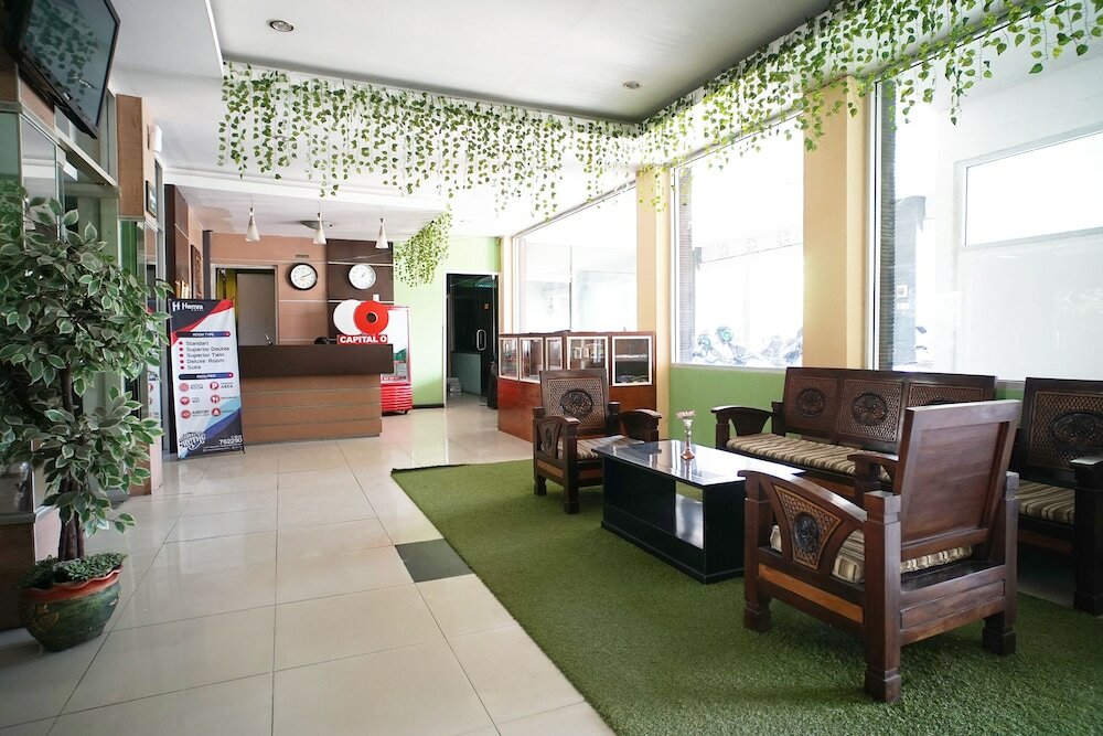 Фото Capital O 2885 Hemra Hotel