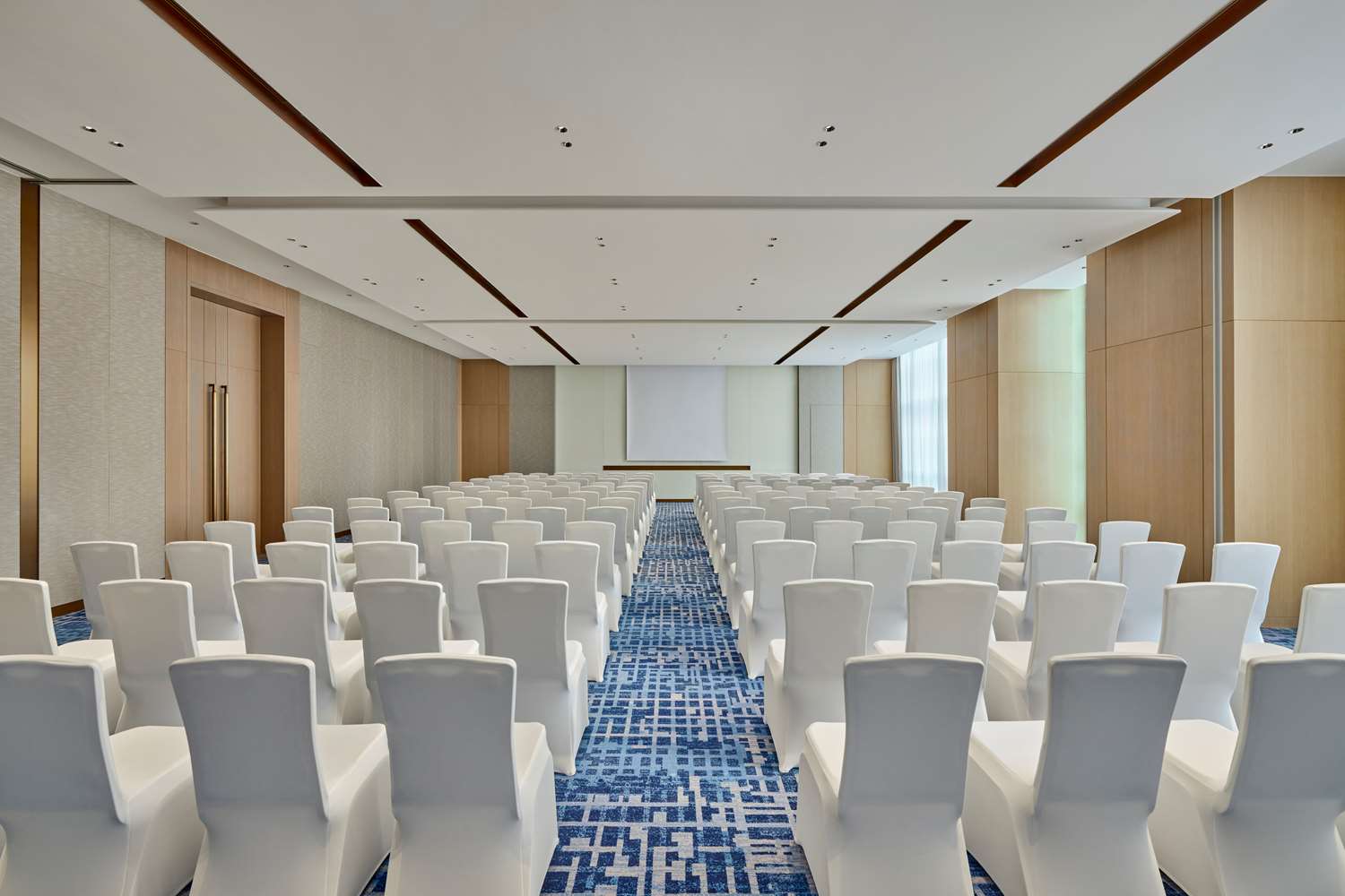 Фото Hilton Garden Inn Shenzhen Guangming