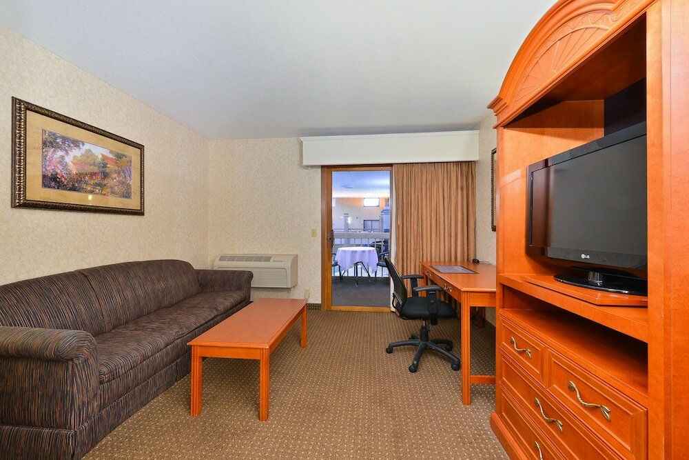 Фото Revel Hotel Minot, SureStay Collection by Best Western