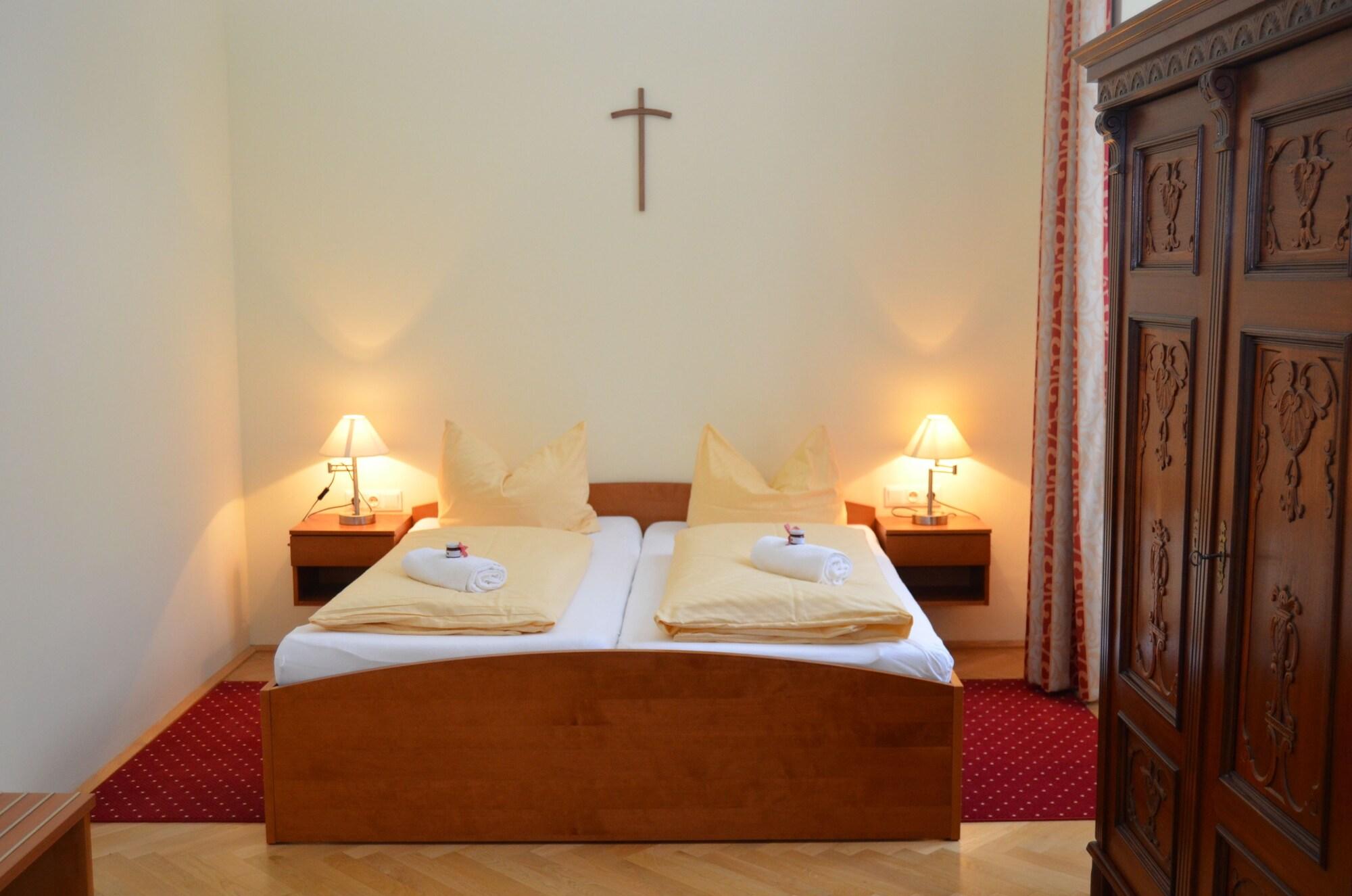 Фото Gästehaus im Priesterseminar Salzburg