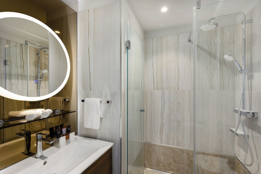 Фото Emerald Hotel & Suites 