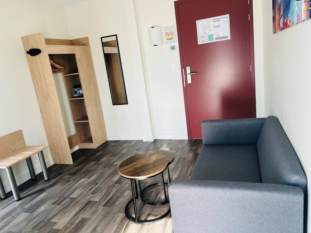 Фото Wood Inn Hôtel Aéroport Bordeaux-Mérignac