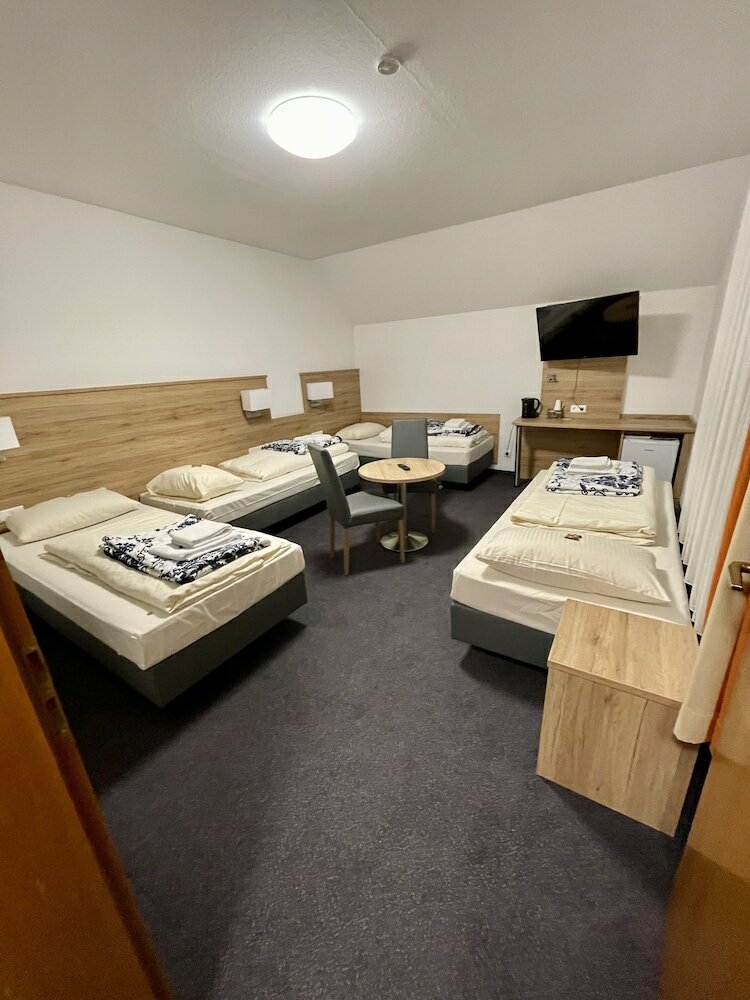 Фото Lilton Hotel Zuffenhausen