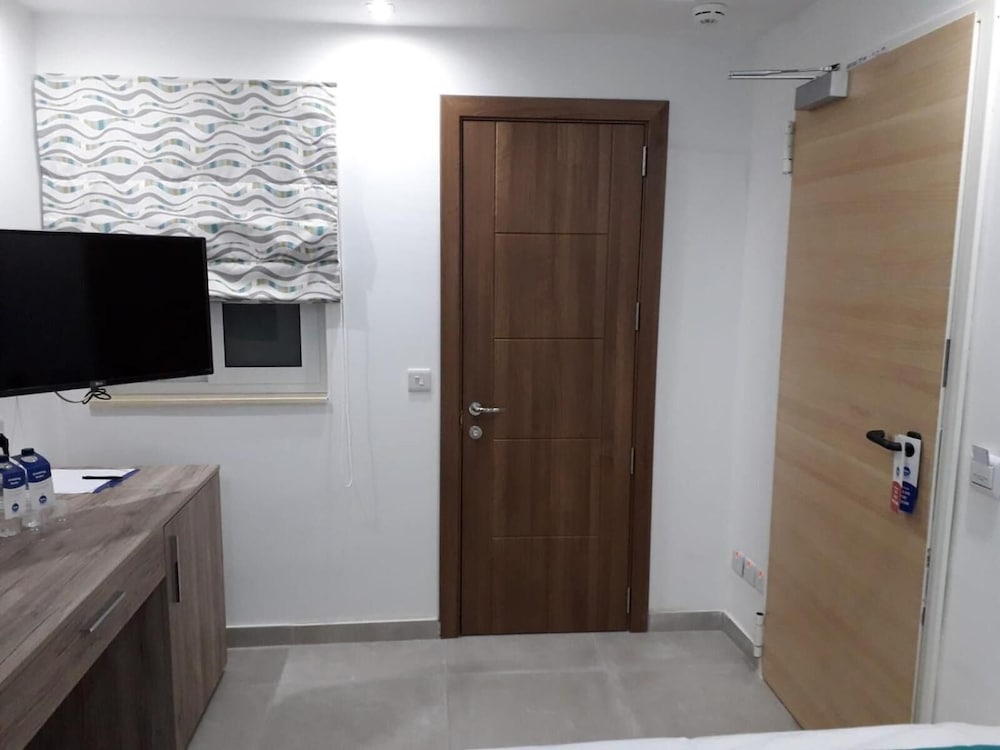 Фото TJ Boutique Accommodation