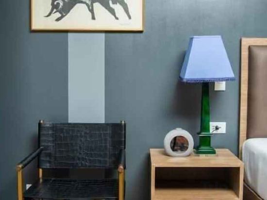 Фото Unwnd Flats Makati