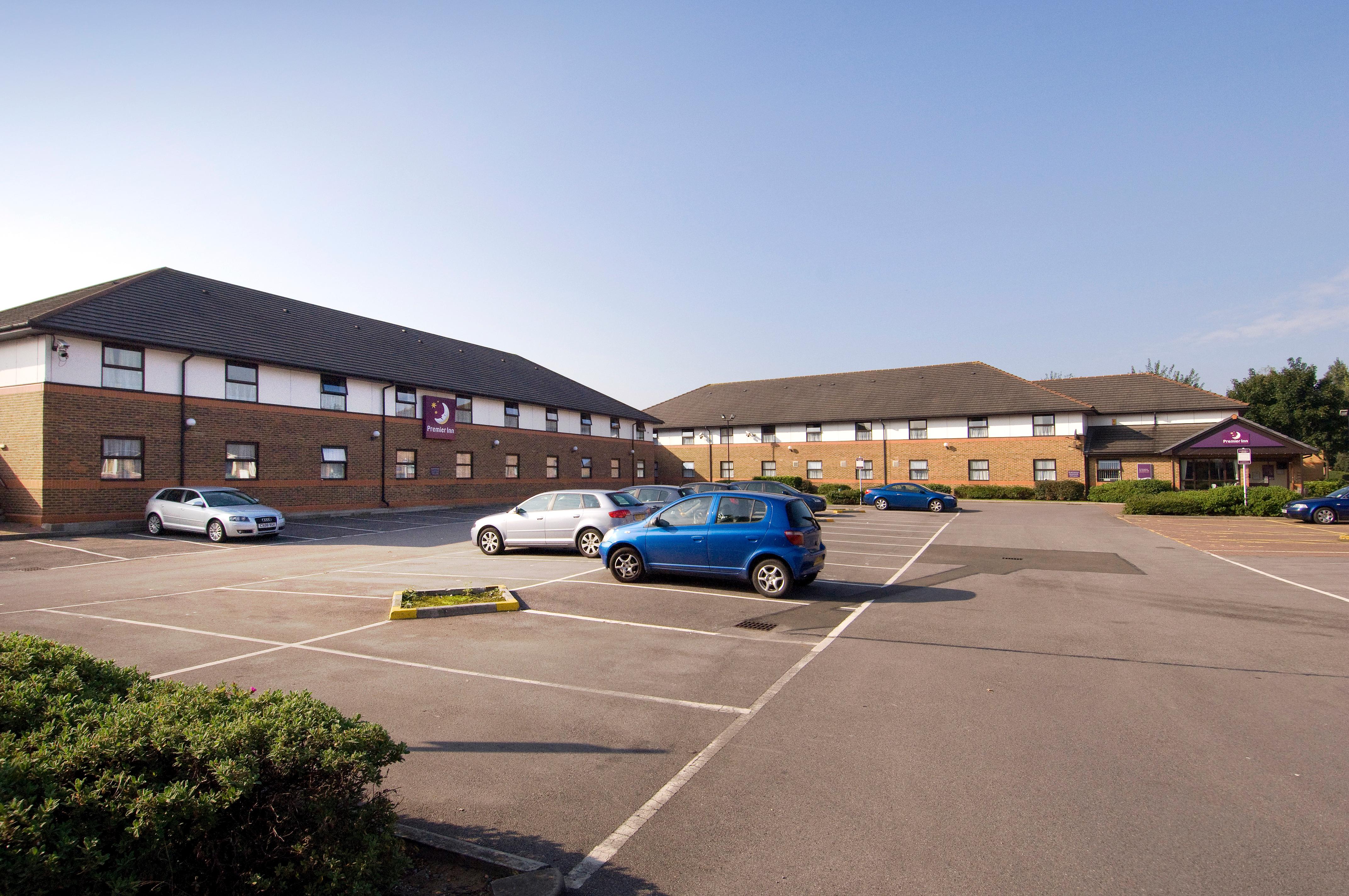 Фото Premier Inn Cardiff City South hotel