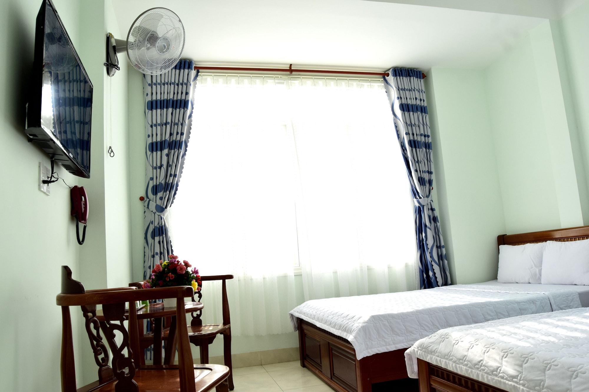 Фото Khach San Huong Giang