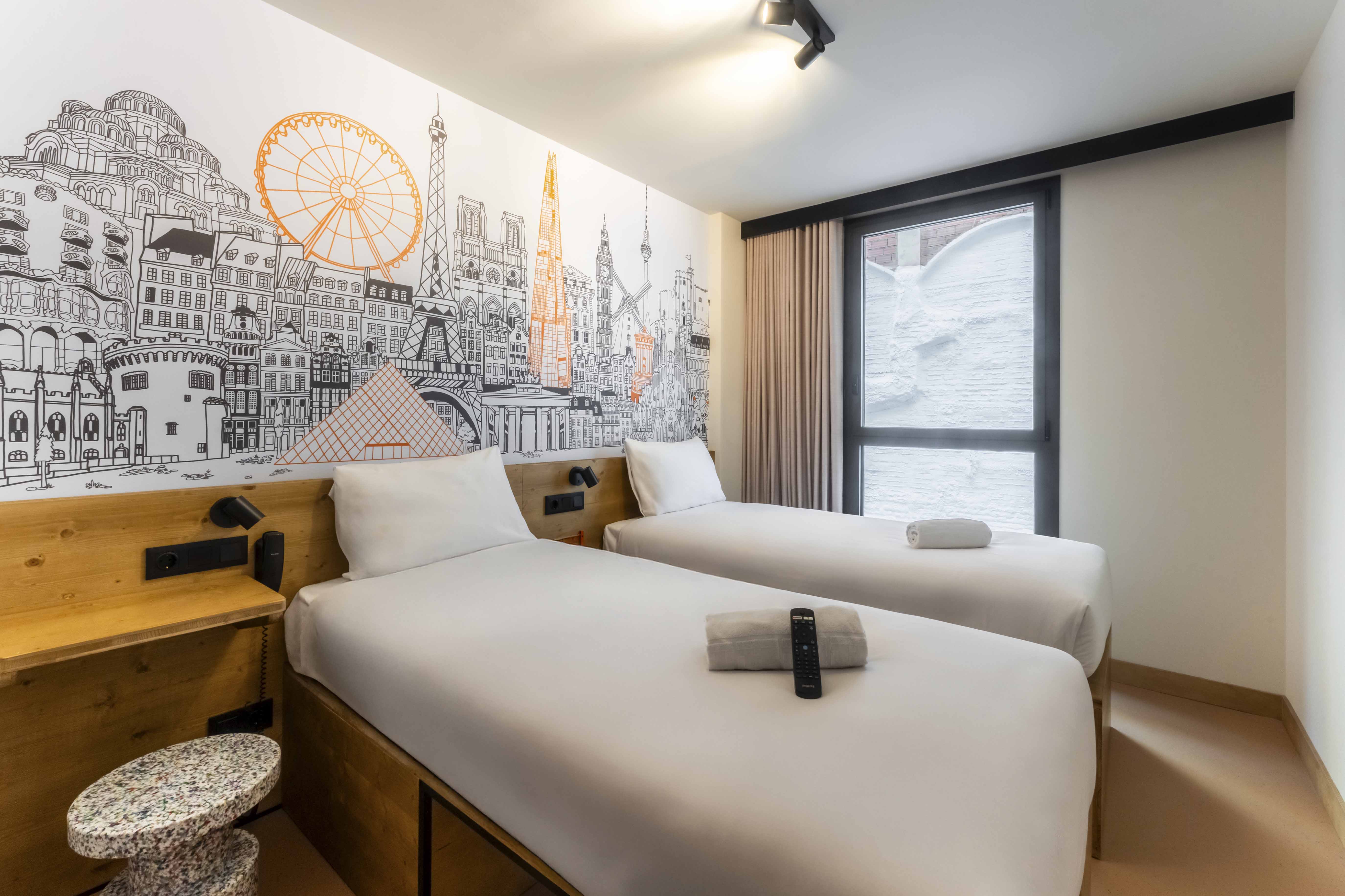 Фото EasyHotel Valencia Ciutat Vella