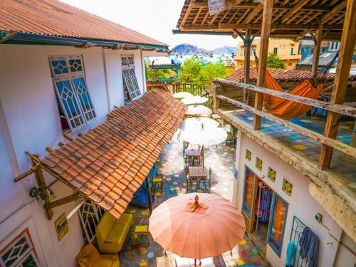 Гостиница La Boheme Bajo - Hostel в Провинции Восточные Малые Зондские острова