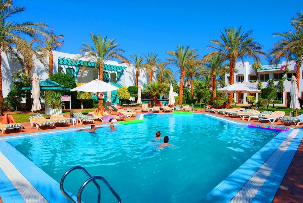 Фото Falcon Hills Hotel