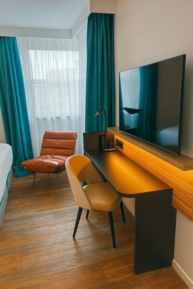 Фото Campanile Reims Centre Cathedrale