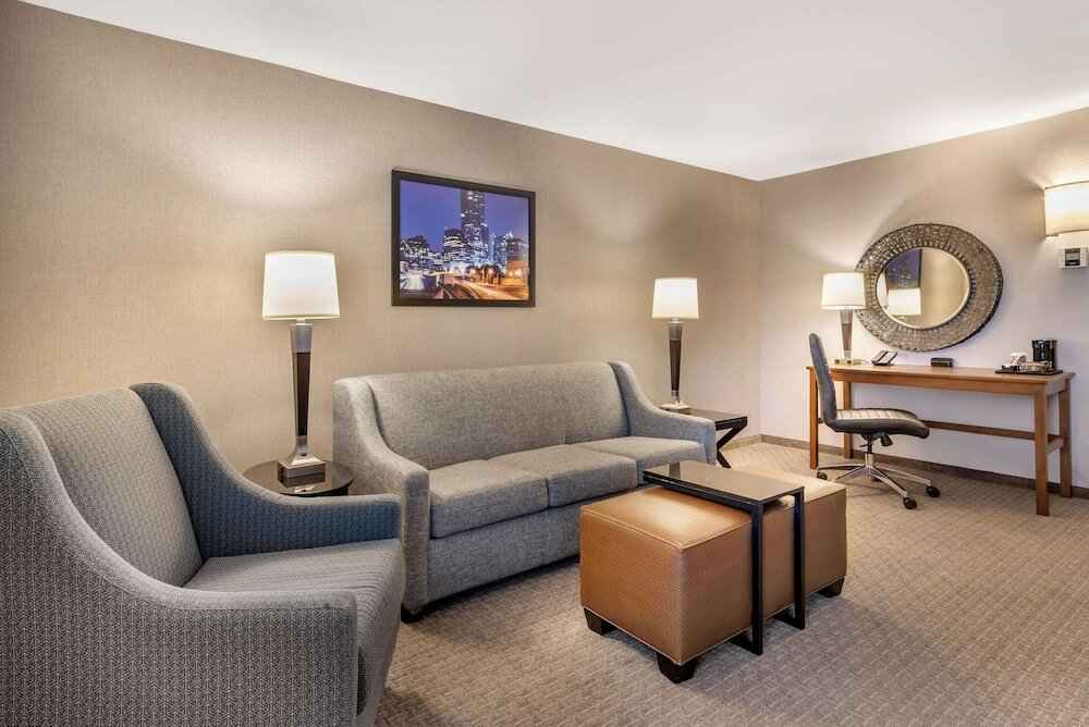 Фото Drury Inn & Suites Atlanta Airport
