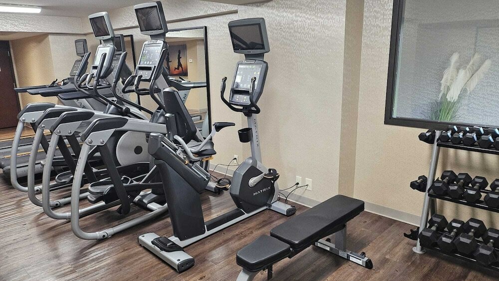 Фото Hotel Lotus Kansas City Merriam