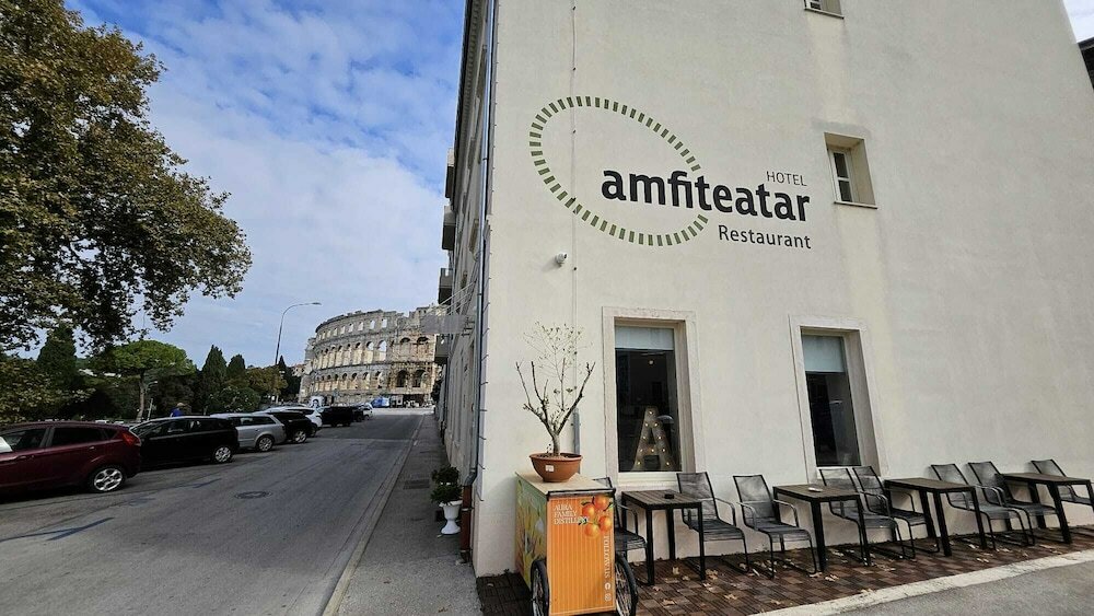 Фото Hotel Amfiteatar