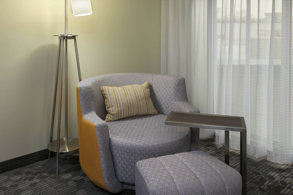 Фото Courtyard by Marriott Oshawa