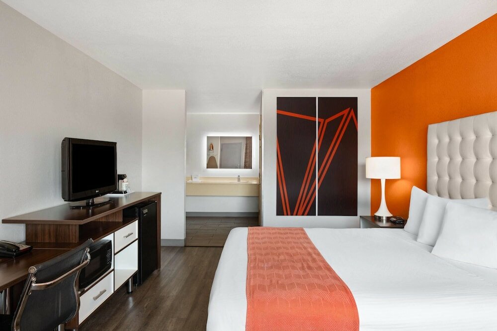 Фото Howard Johnson by Wyndham Modesto Ceres