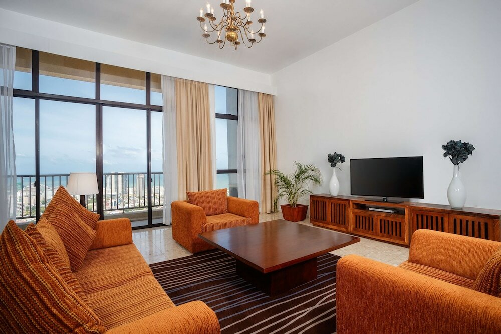 Фото Отель Hilton Colombo Residence