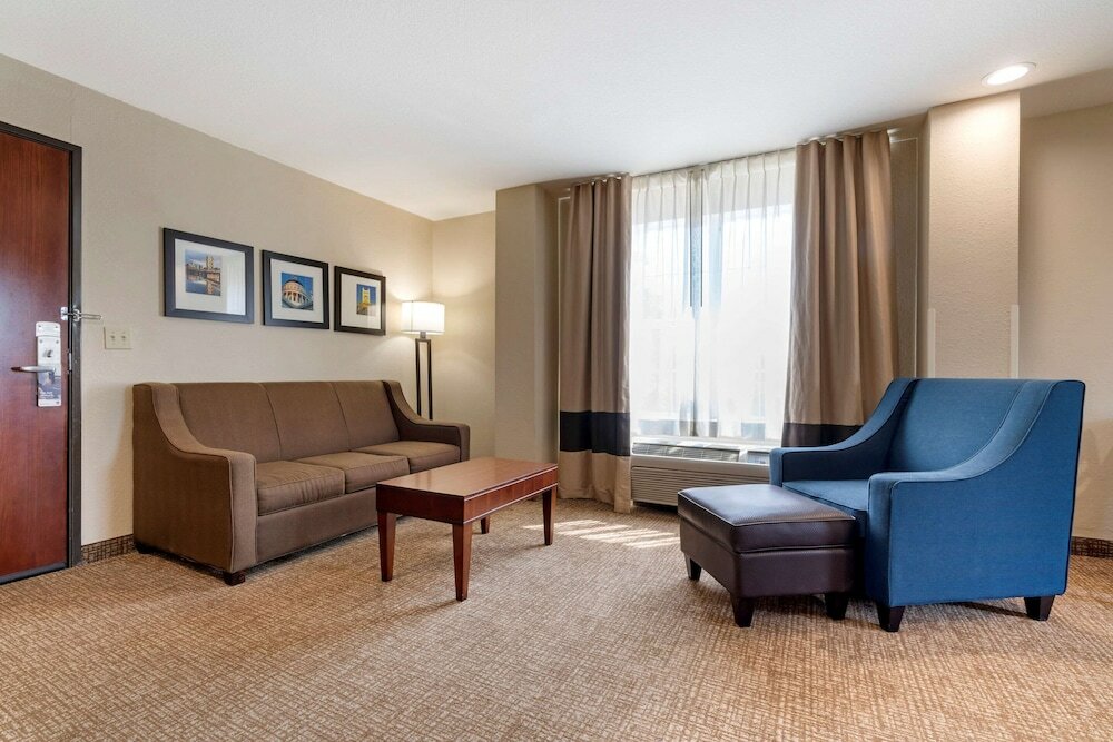 Фото Comfort Suites Downtown Sacramento