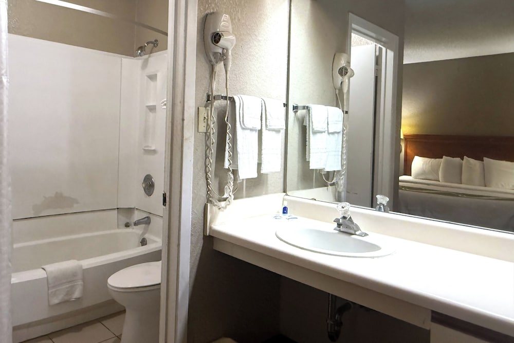 Фото Homegate Studios & Suites San Antonio Fiesta Park