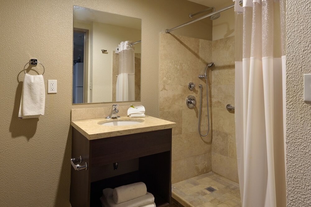 Фото Extended Suites Tijuana Macroplaza Hotel