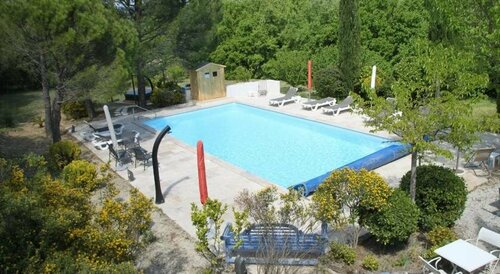 Гостиница Logis Hôtel le Mas d'Hélène в Карпантре