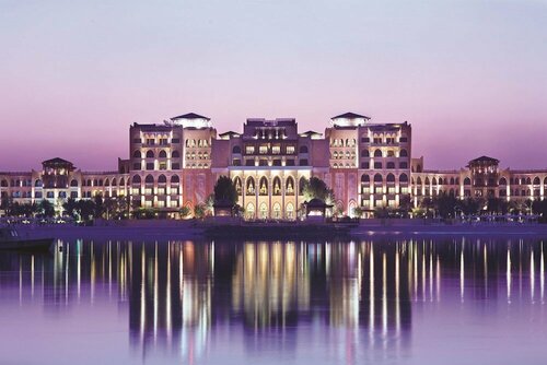 Гостиница Shangri-La Hotel Apartments Qaryat Al Beri в Абу-Даби