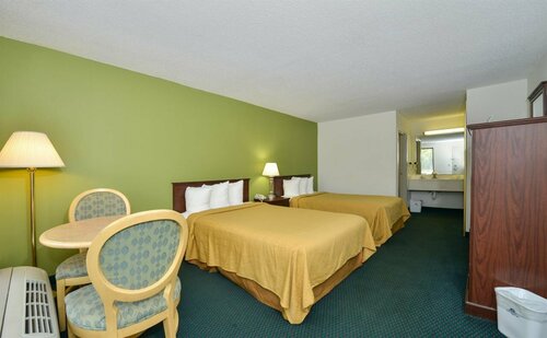 Гостиница Suburban Studios Hinesville - Fort Stewart Area в Хайнсвилле
