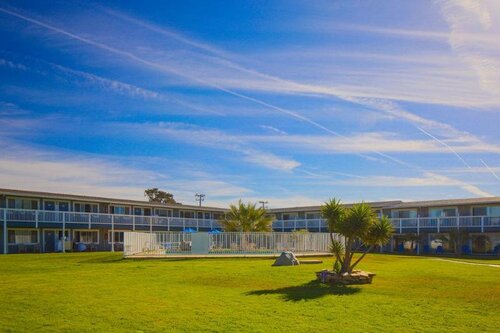 Гостиница San Simeon Lodge в Сан-Симеоне