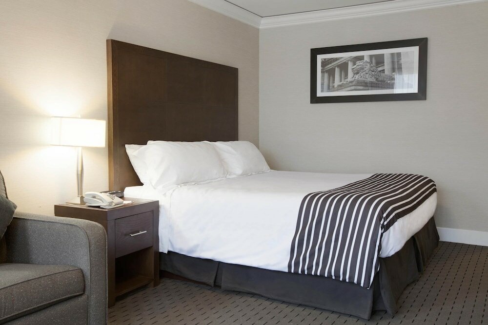 Фото Sandman Hotel Vancouver Downtown