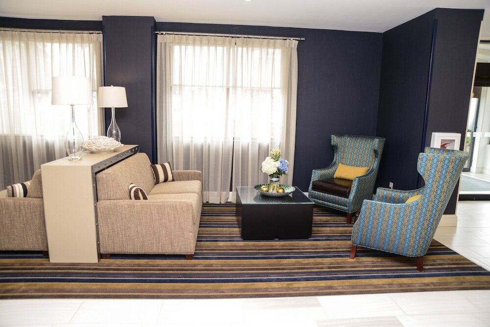 Фото Holiday Inn Express & Suites Baltimore West - Catonsville, an Ihg Hotel