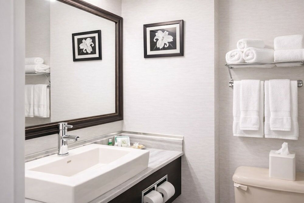 Фото Quality Inn & Suites & Conference Centre