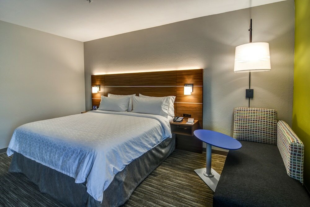 Фото Holiday Inn Express Fort Walton Beach Central, an Ihg Hotel