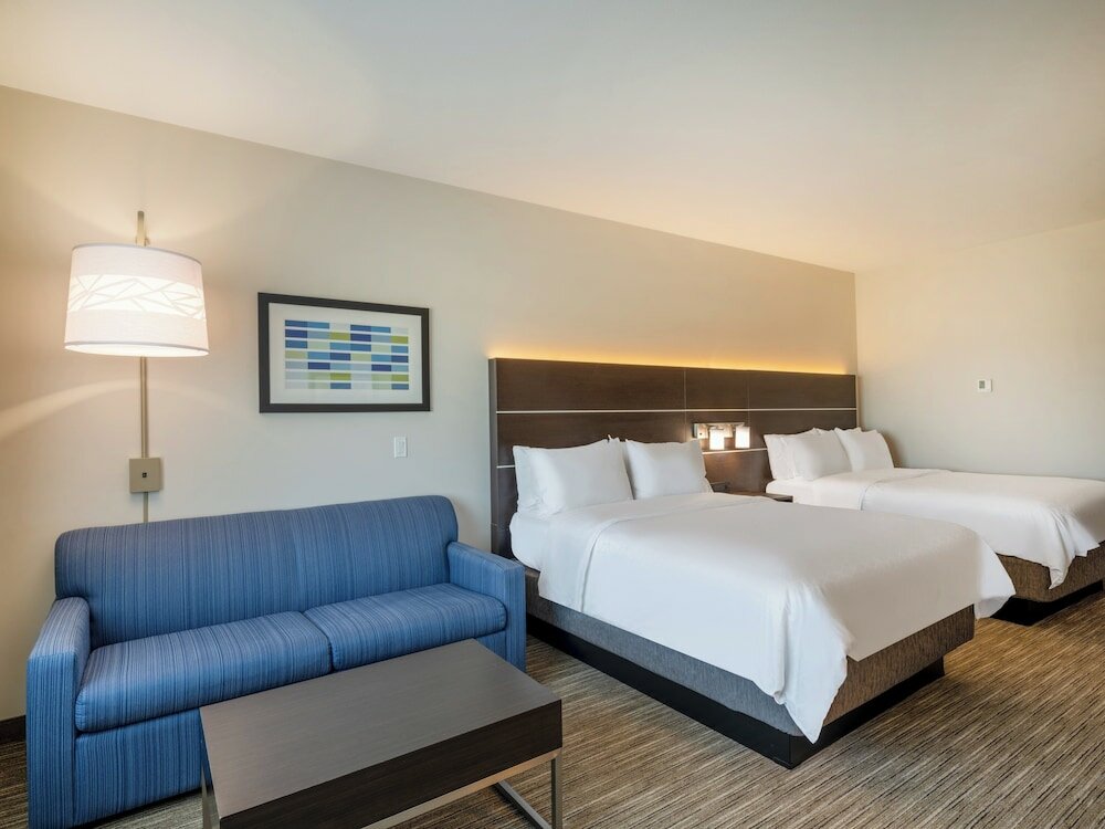 Фото Holiday Inn Express And Suites Watertown, an Ihg Hotel