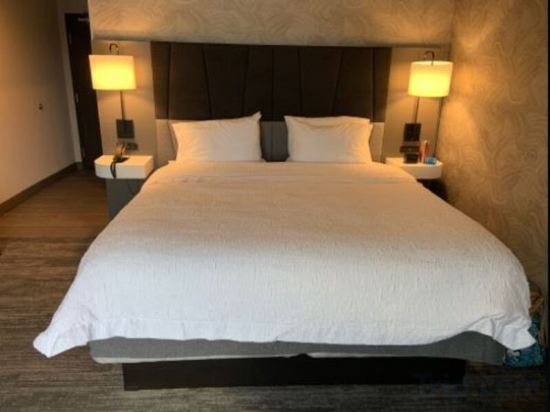 Фото Hampton Inn & Suites Winston-Salem Downtown