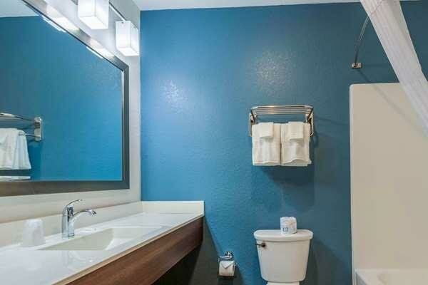 Фото WoodSpring Suites Miramar