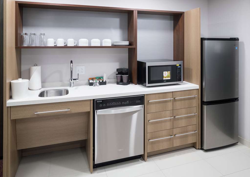 Фото Home2 Suites by Hilton Orlando Airport