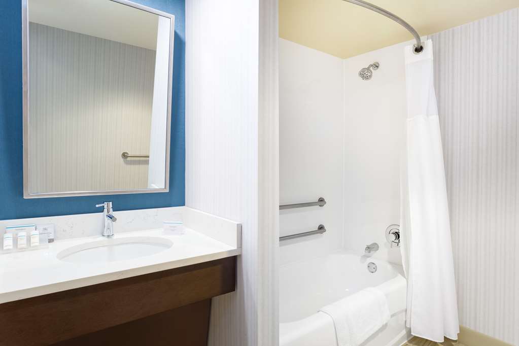 Фото Hilton Garden Inn Islip/MacArthur Airport