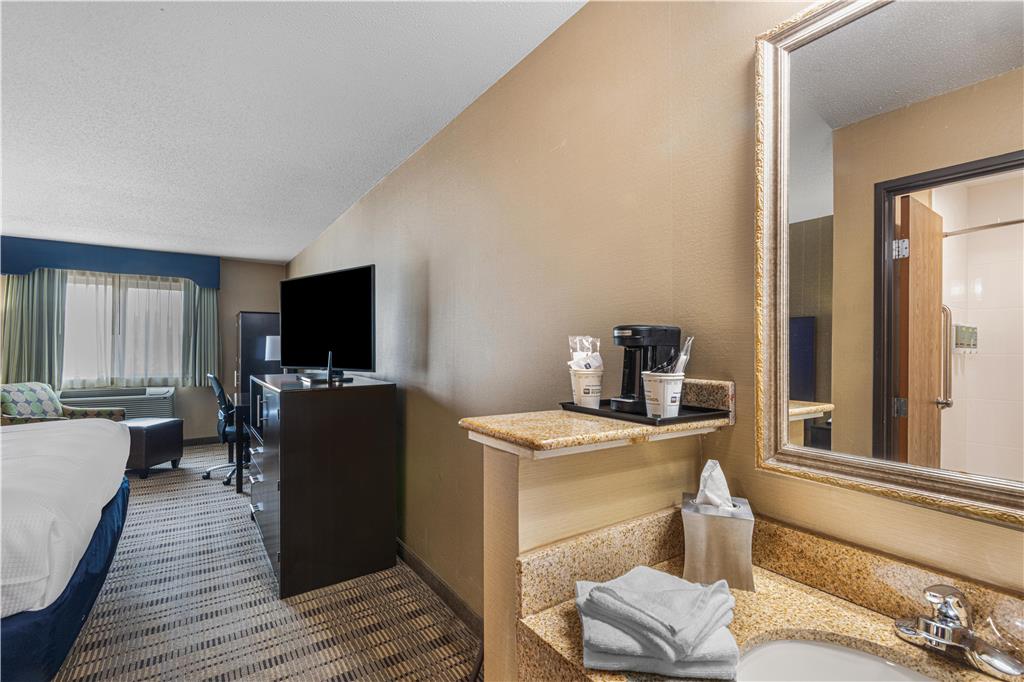 Фото Best Western Airport Inn