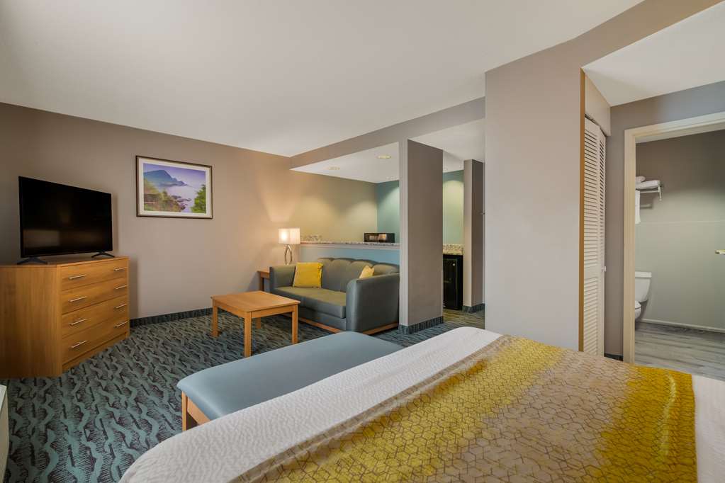 Фото Best Western Plus Executive Court Inn & Conference Center