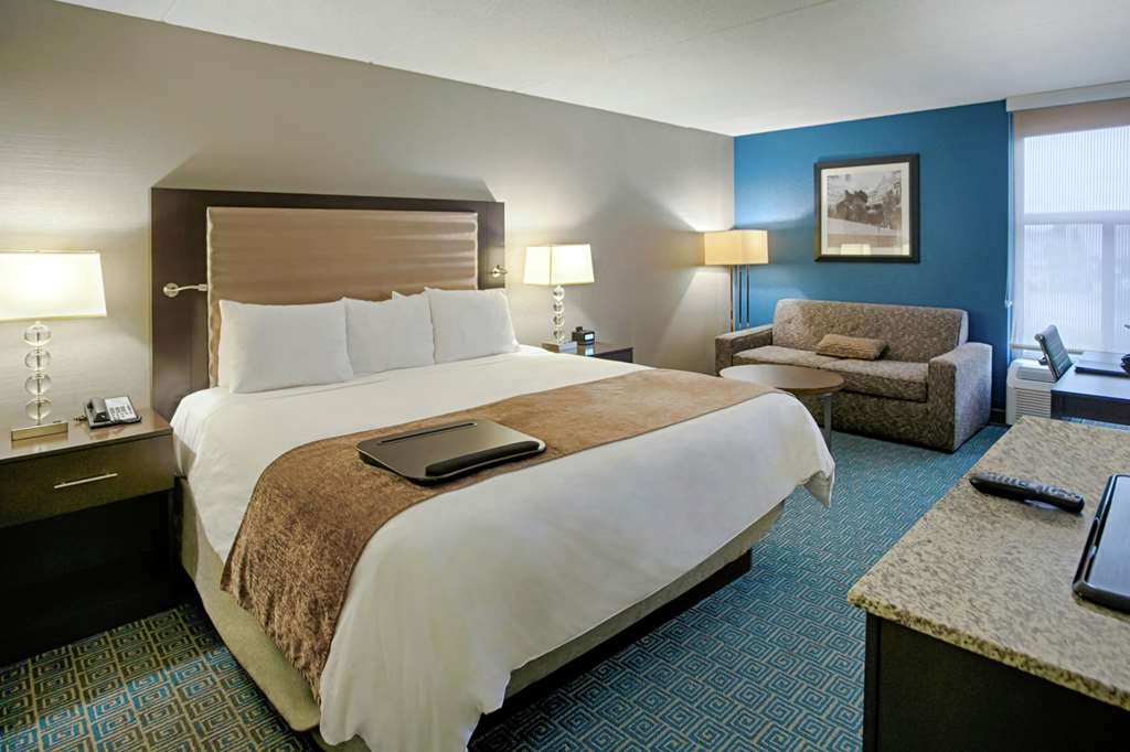 Фото DoubleTree by Hilton Roseville Minneapolis