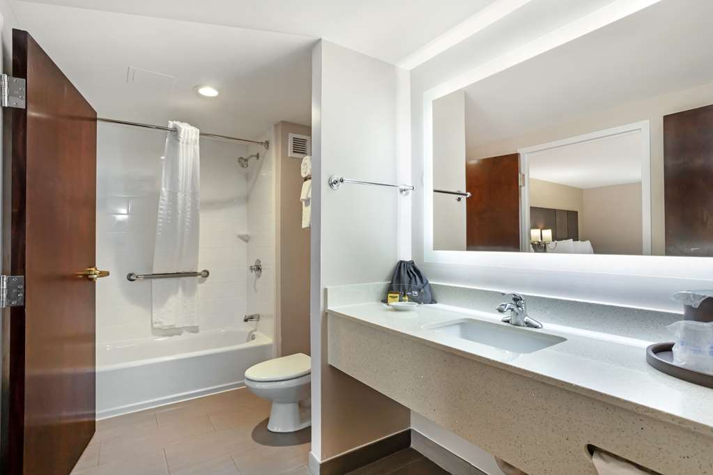 Фото Best Western Plus Fairfield Hotel