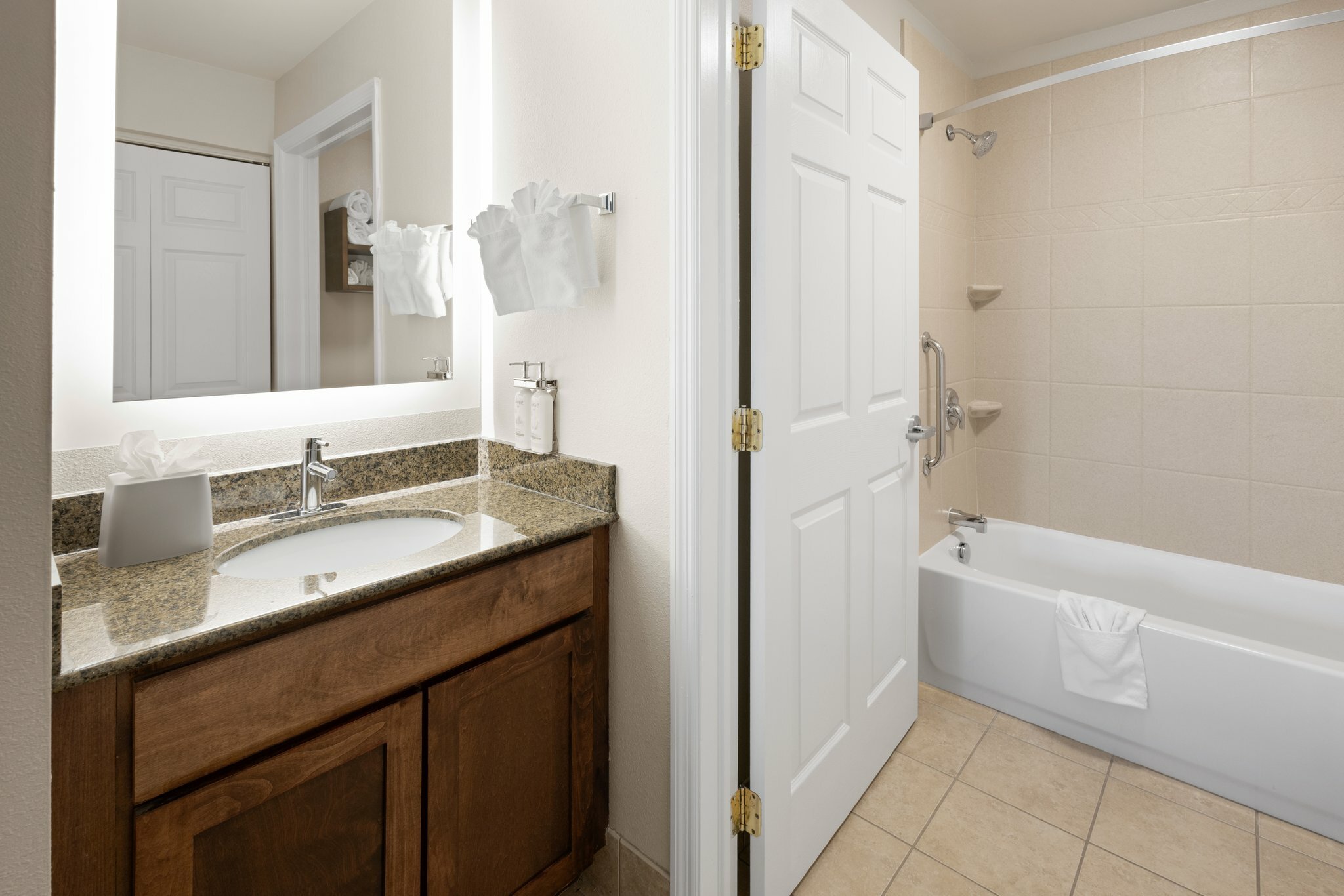 Фото Staybridge Suites Harrisburg, an Ihg Hotel