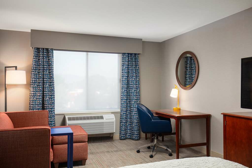 Фото Hampton Inn Medford