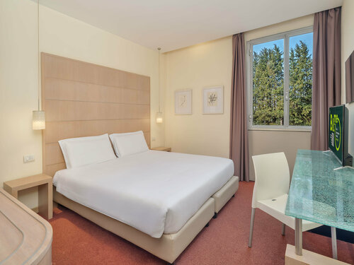 Гостиница First Hotel в Каленцано