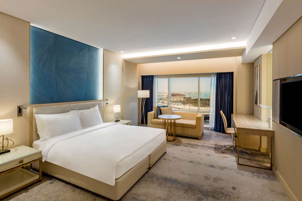 Фото The Diplomat Radisson Blu Hotel, Residence & SPA