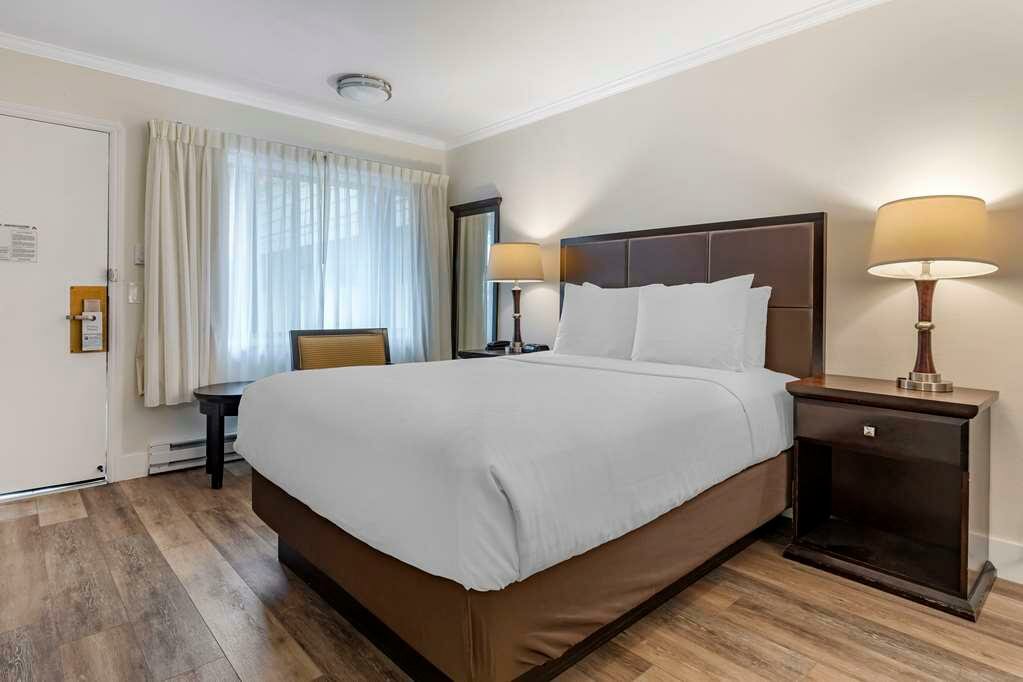 Фото Best Western Carmel's Town House Lodge