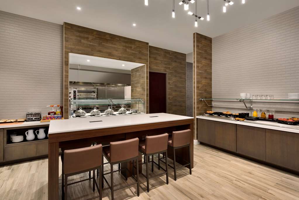 Фото Hilton Garden Inn New York Times Square South